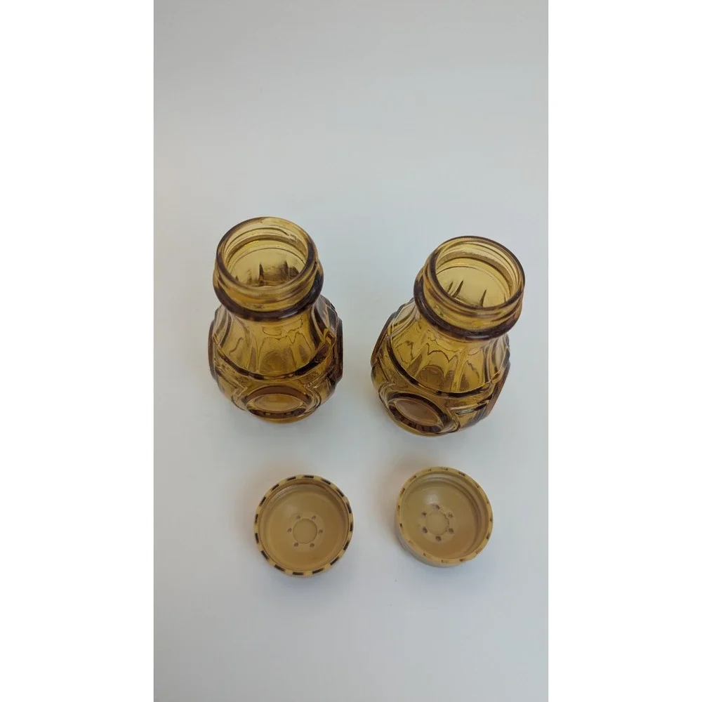 Vintage Amber Glass Salt Pepper Shakers‎ Thumbprint Ribbed MCM Retro Set 4 Inch